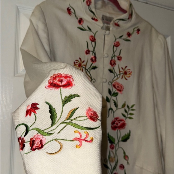 White and Pink Floral Vintage Embroidered Spring Trench Coat - Picture 5 of 9
